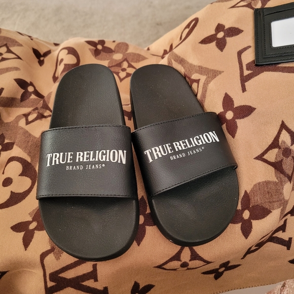 True Religion  slides - Picture 2 of 2